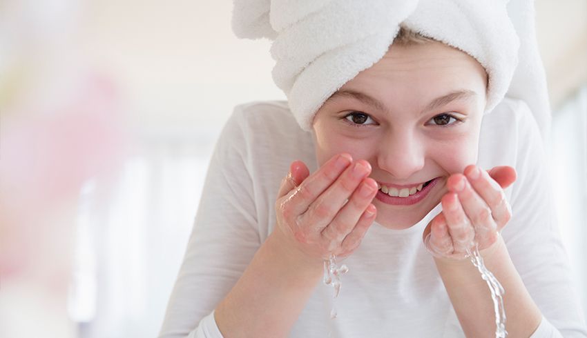 從保健角度來說，9至12歲少女僅必要使用溫和的洗面乳。